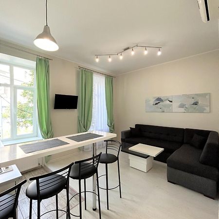 Modern Apartment In Old City Center Lviv Extérieur photo