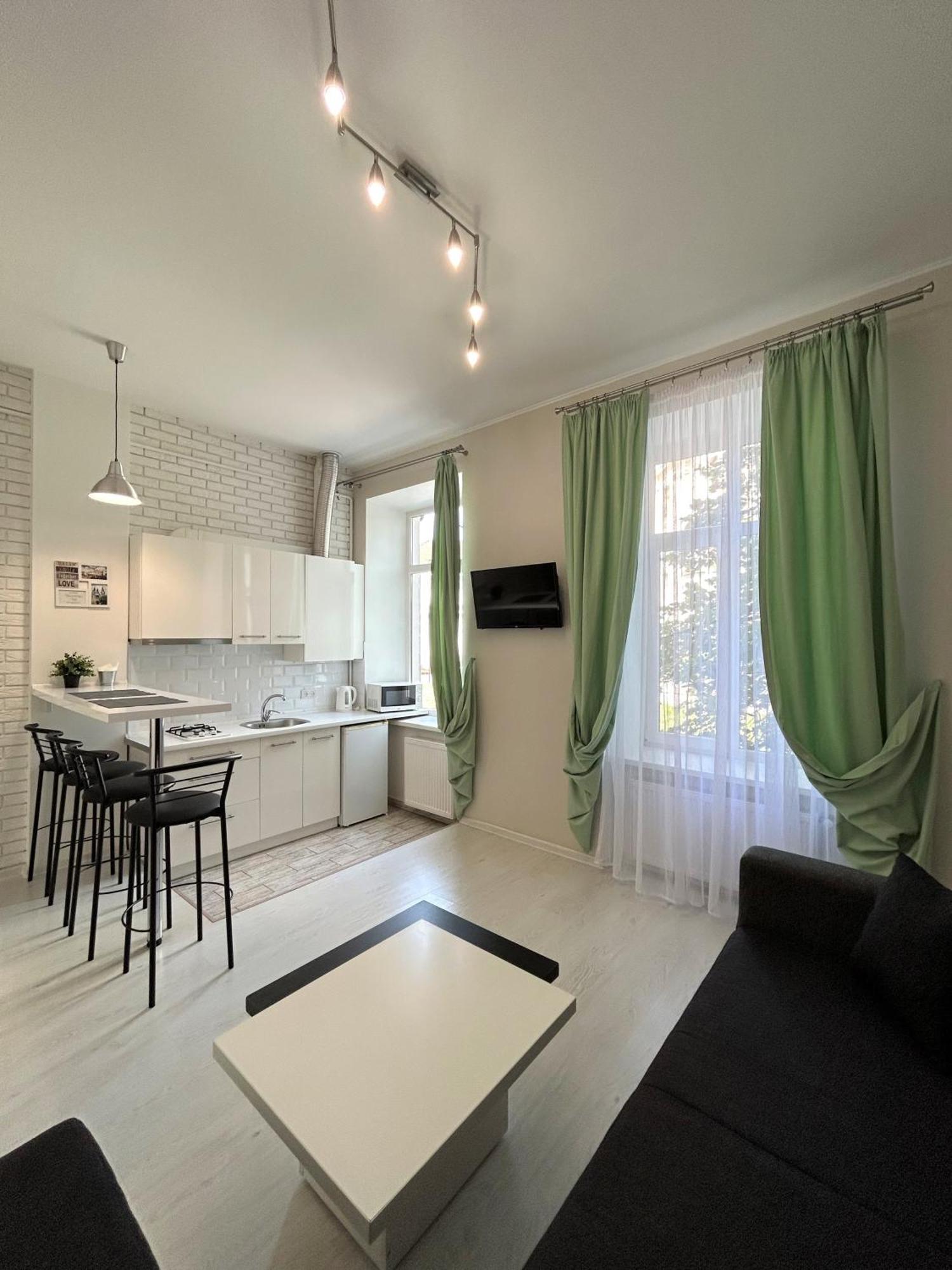 Modern Apartment In Old City Center Lviv Extérieur photo