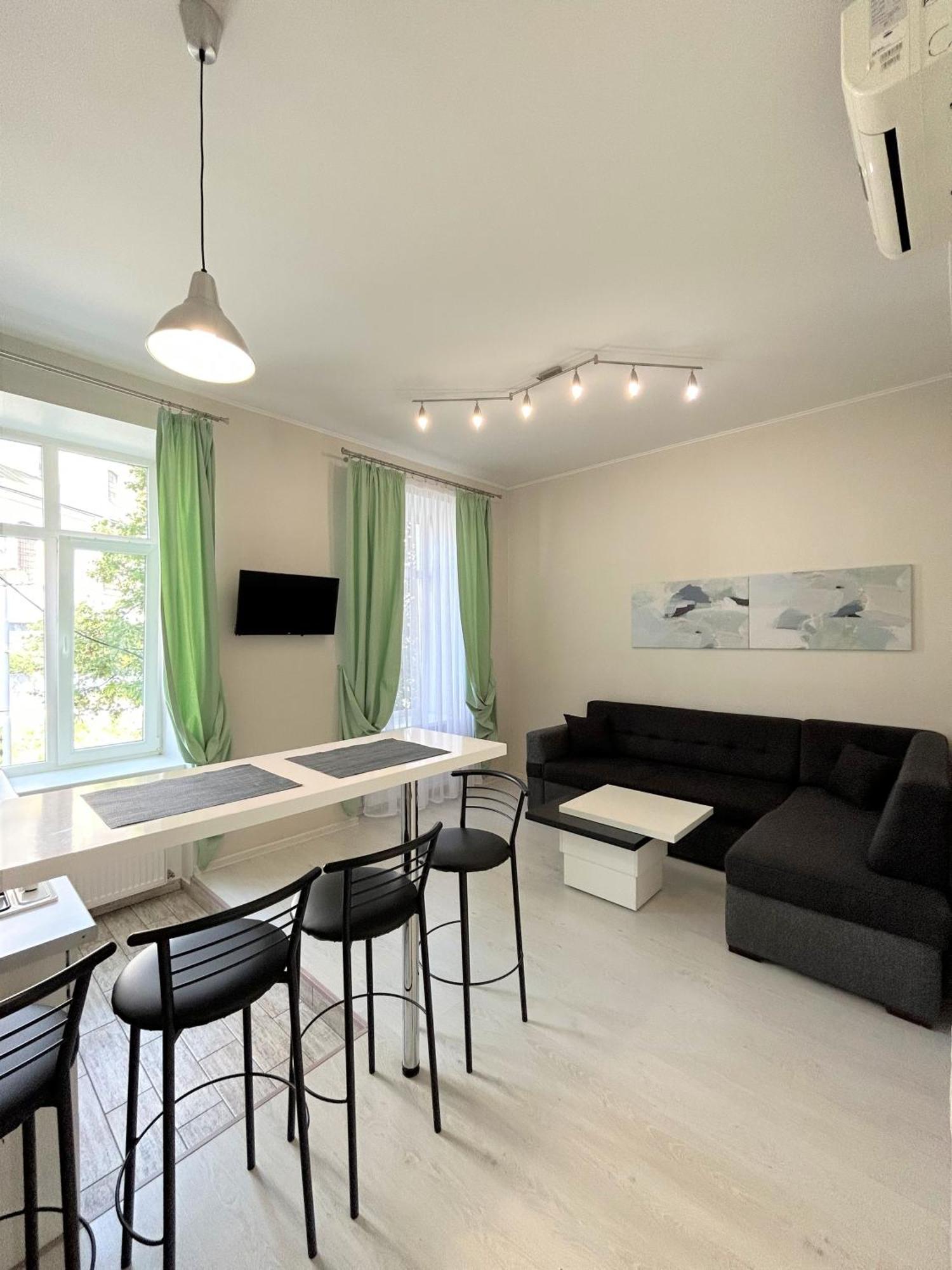 Modern Apartment In Old City Center Lviv Extérieur photo