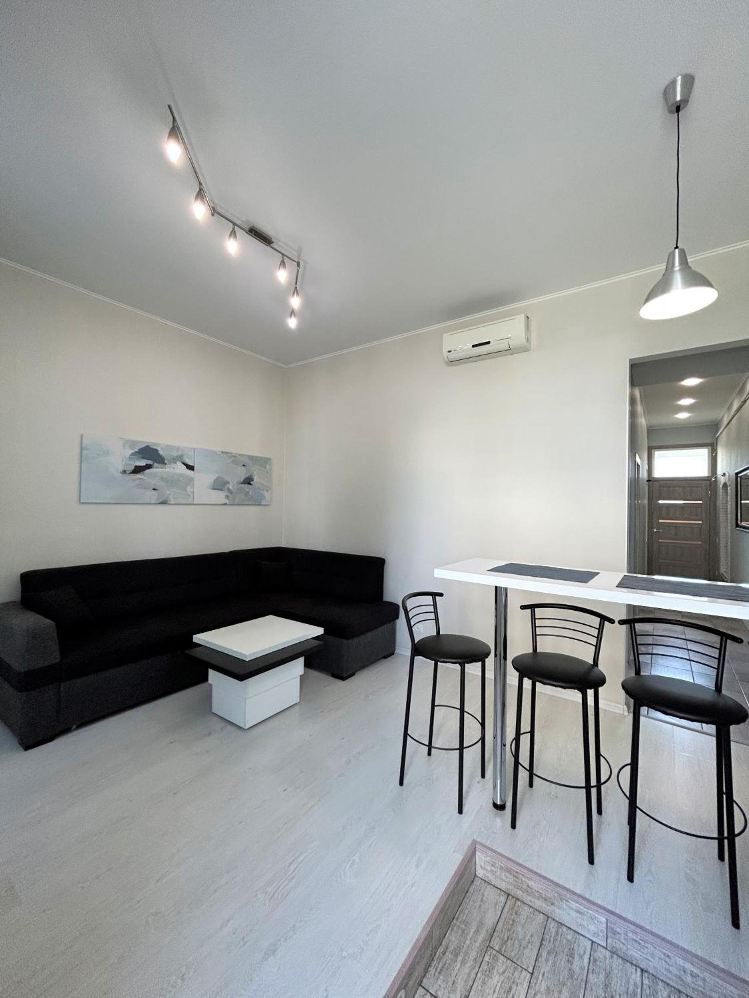 Modern Apartment In Old City Center Lviv Extérieur photo