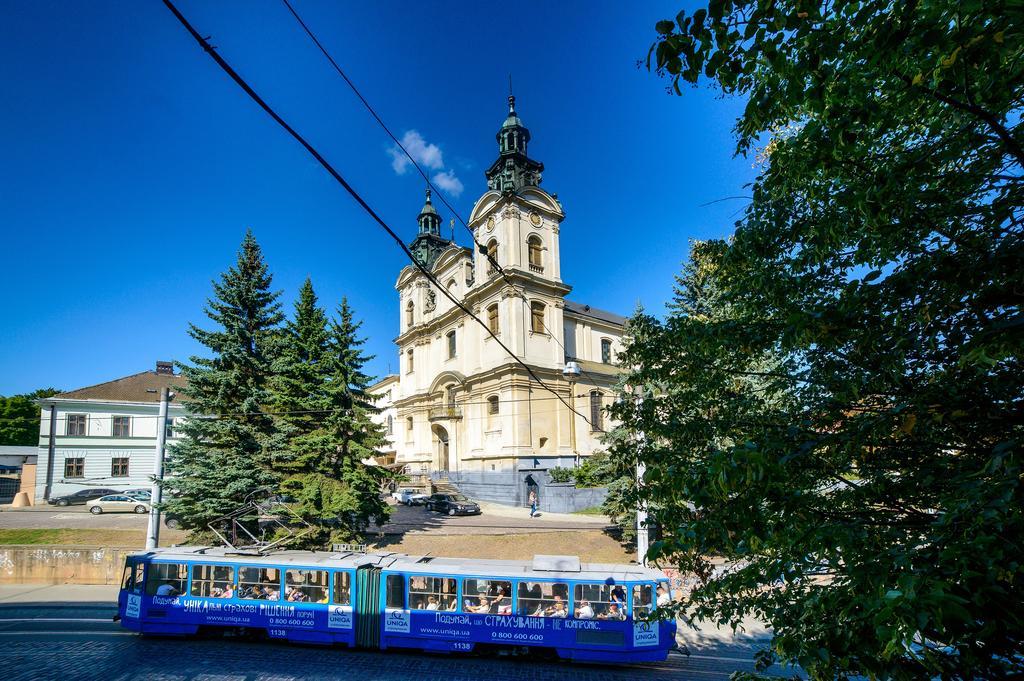 Modern Apartment In Old City Center Lviv Extérieur photo