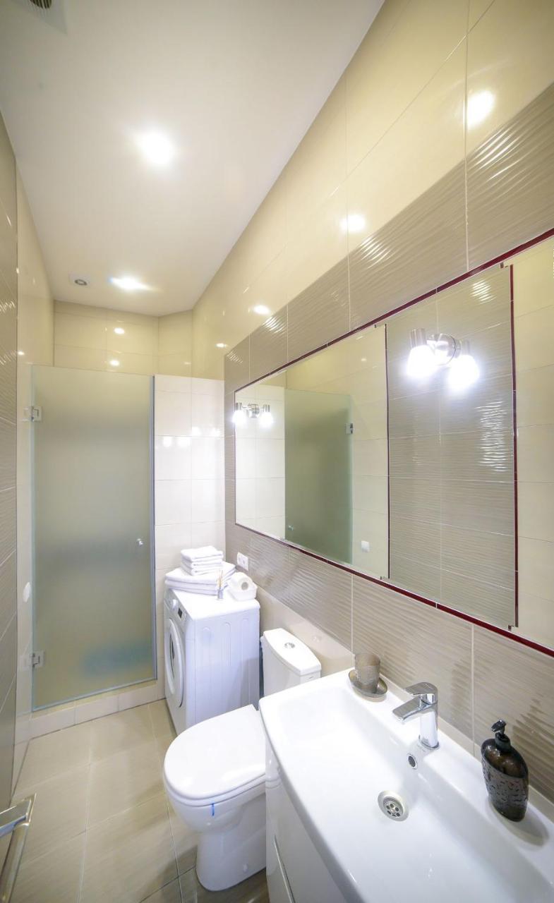 Modern Apartment In Old City Center Lviv Extérieur photo
