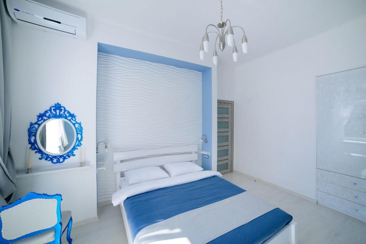 Modern Apartment In Old City Center Lviv Extérieur photo